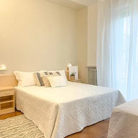 Americana House 3* Римини